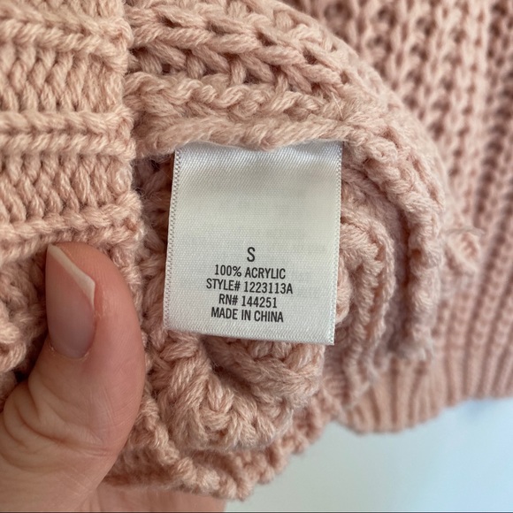 SOLD Francesca’s Blush Crop Cable Knit Sweater - Picture 7 of 8